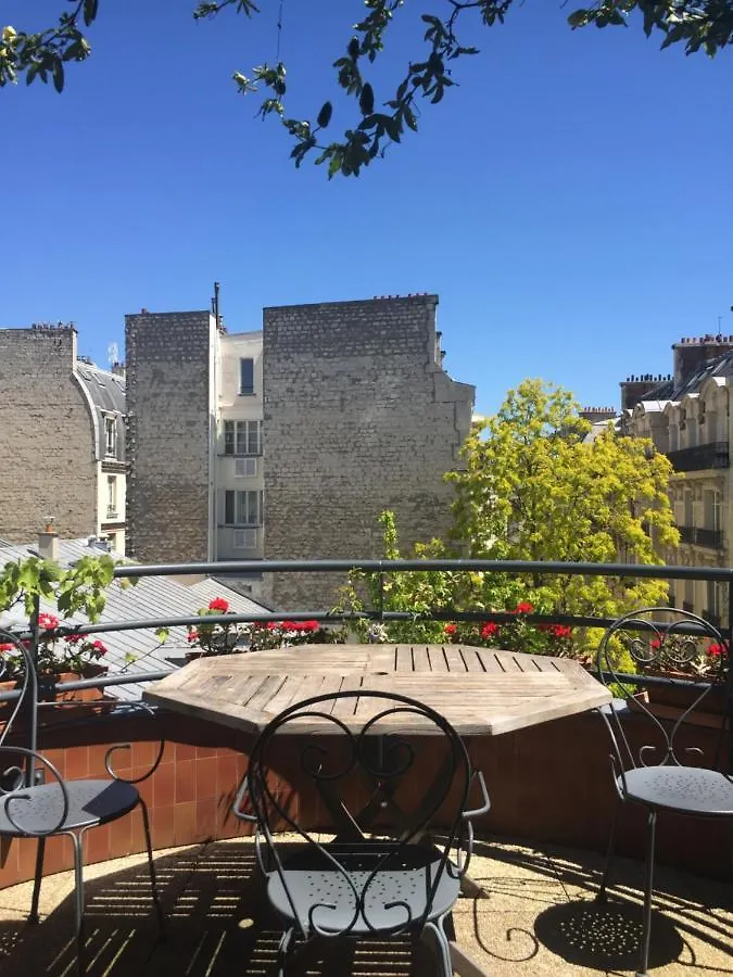 باريس 52 Clichy Bed & Breakfast - Chambre D'Hotes 0*,  فرنسا