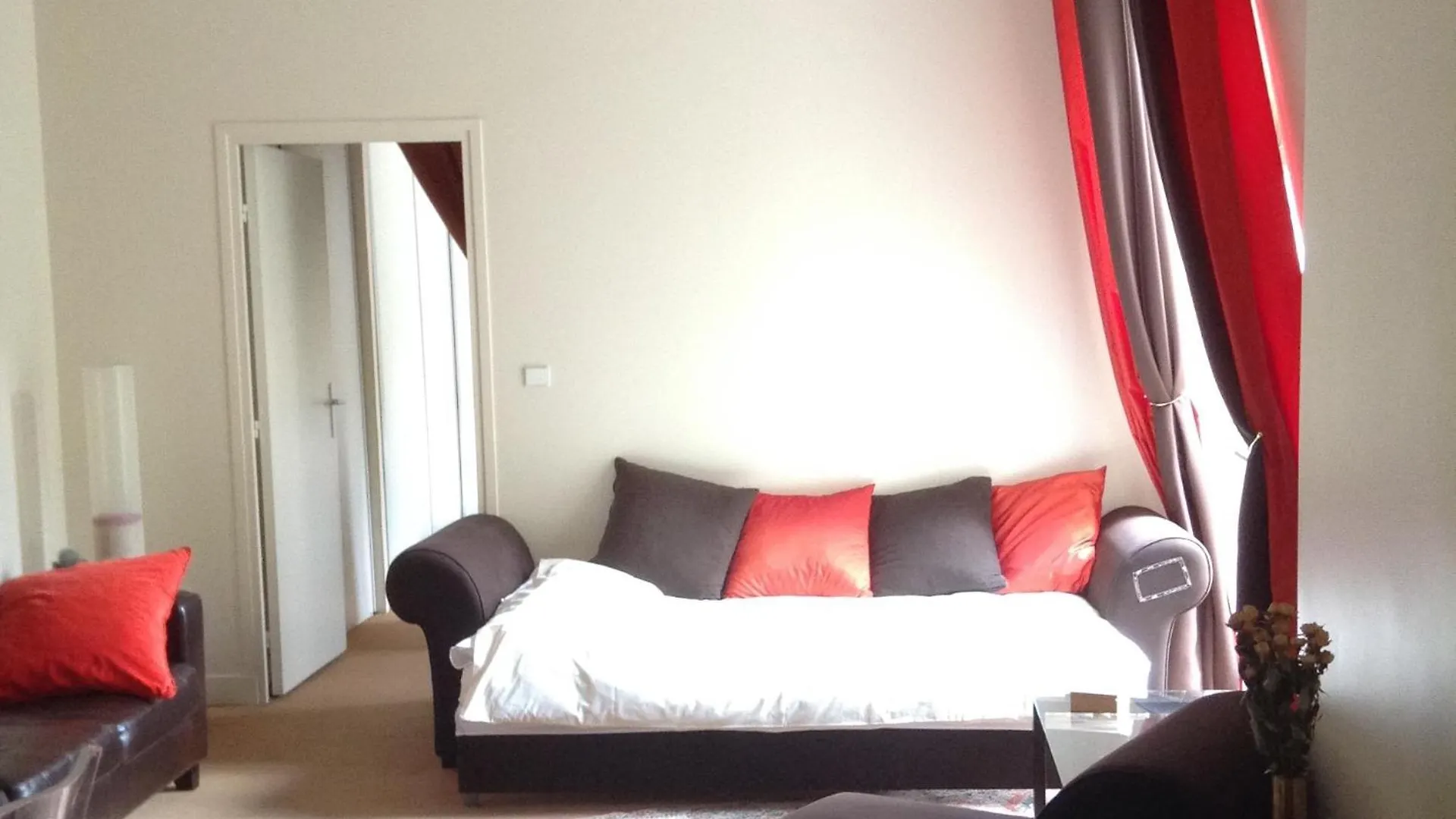 52 Clichy Bed & Breakfast - Chambre D'Hotes Bed & Breakfast Paris France